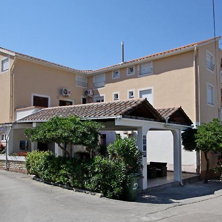 Apartments And Rooms Vesna Novalja Exterior photo