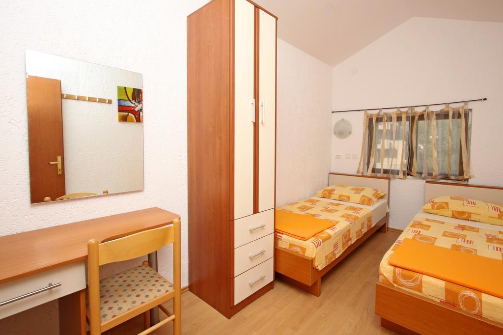 Apartments And Rooms Vesna Novalja Room photo