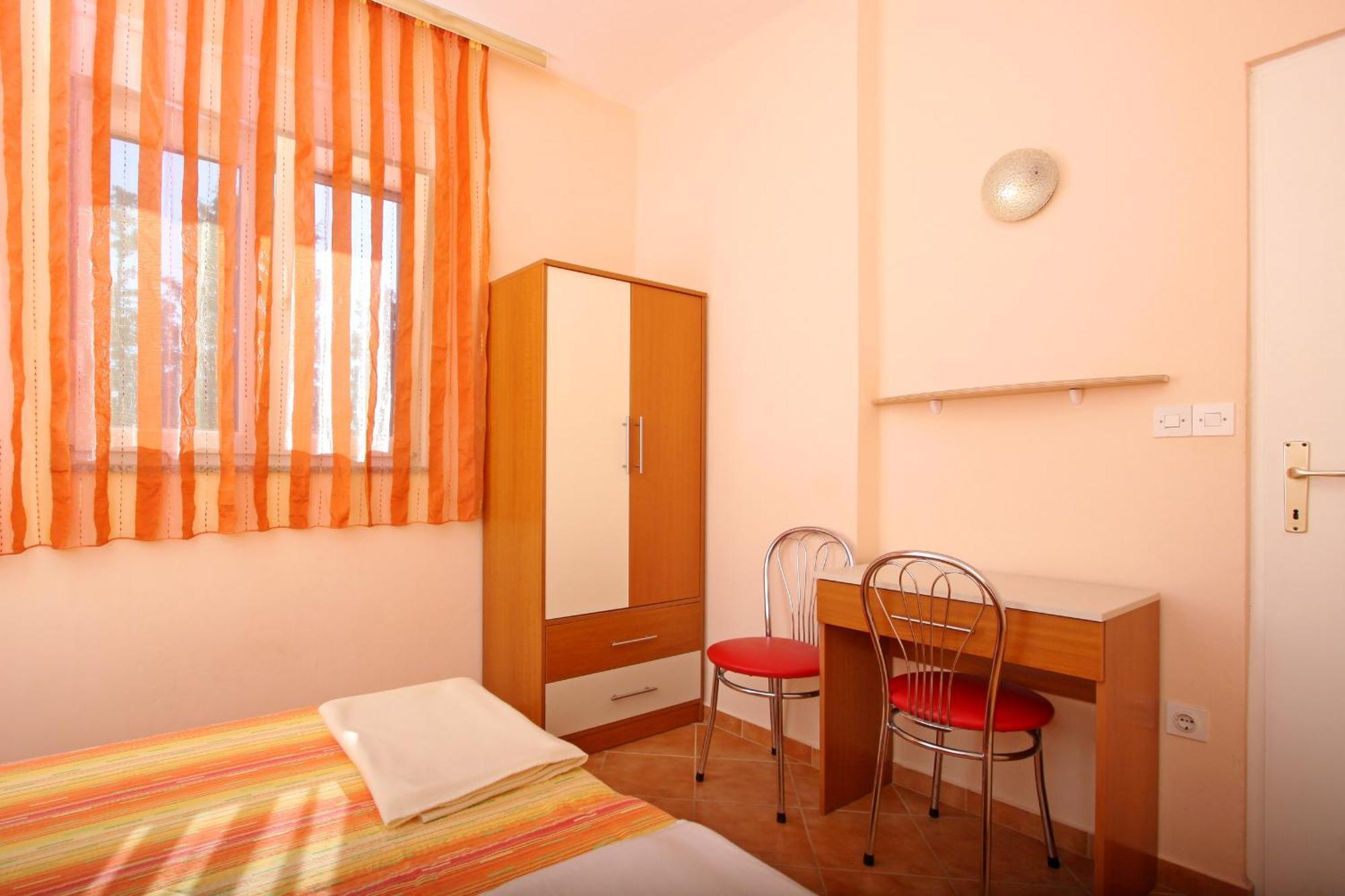 Apartments And Rooms Vesna Novalja Exterior photo