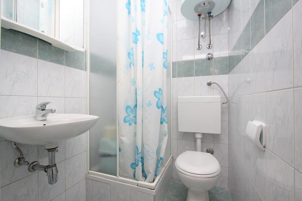 Apartments And Rooms Vesna Novalja Exterior photo