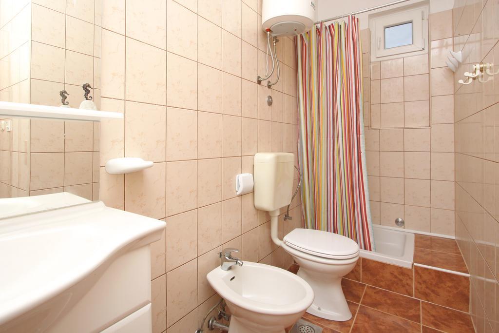 Apartments And Rooms Vesna Novalja Exterior photo