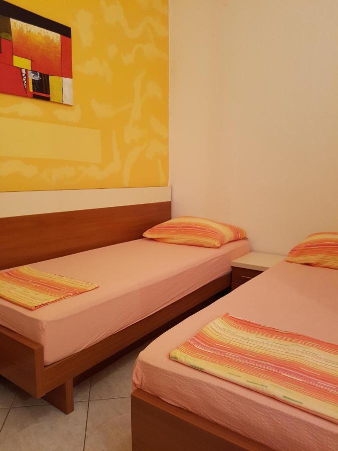 Apartments And Rooms Vesna Novalja Exterior photo