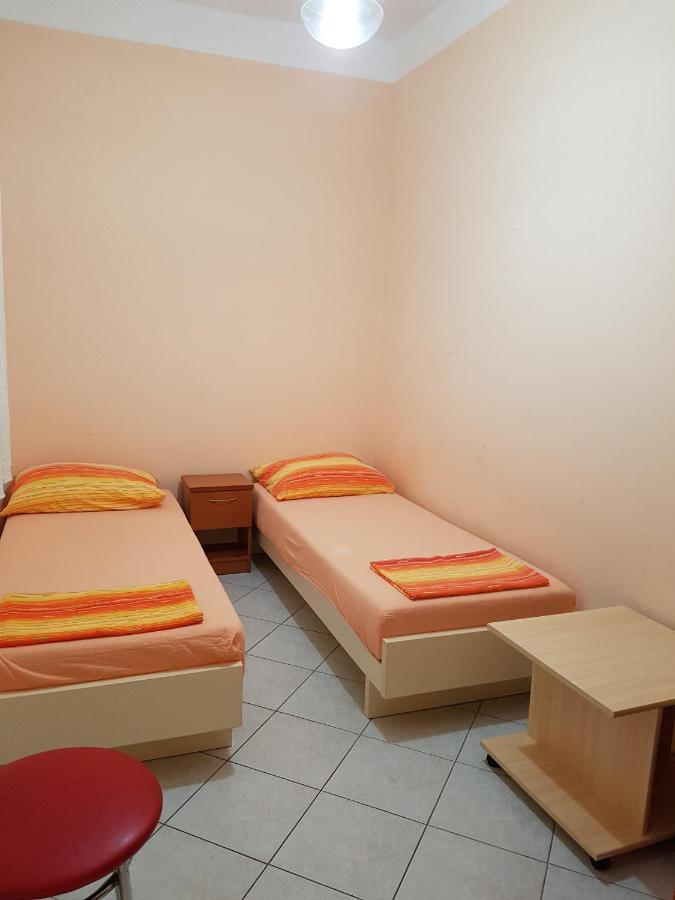Apartments And Rooms Vesna Novalja Exterior photo