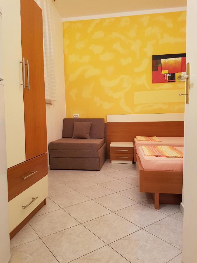 Apartments And Rooms Vesna Novalja Exterior photo